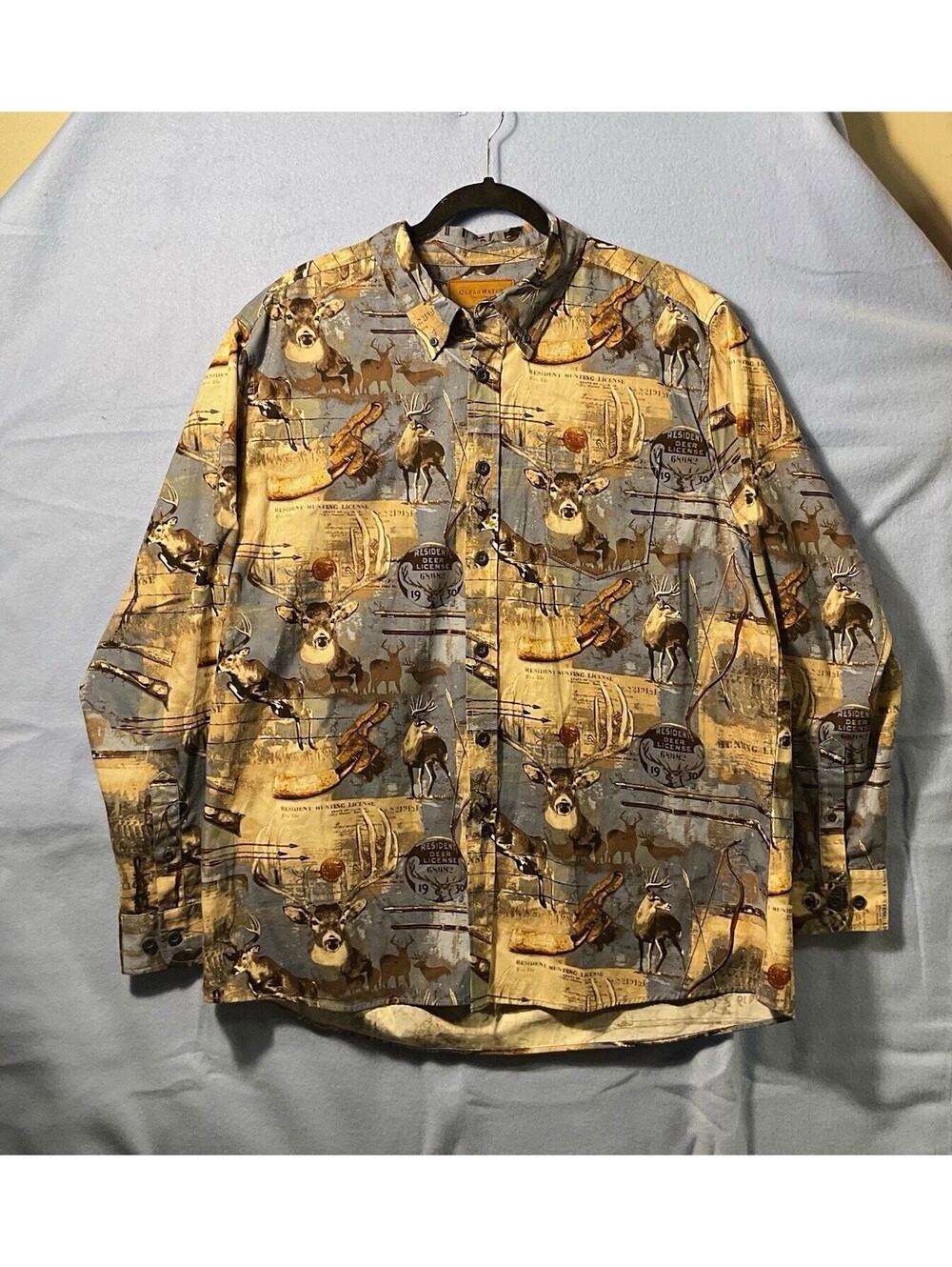 Clearwater Outfitter Mens L Regular Cotton Deer Graphic Long Sleeve Pockets